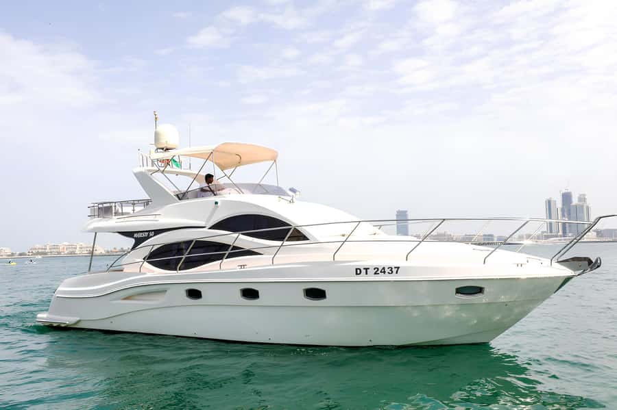 Dubai: Private Yacht Tour Experience with Soft Drinks - The yacht itself: comfort, space, and why air-conditioning matters