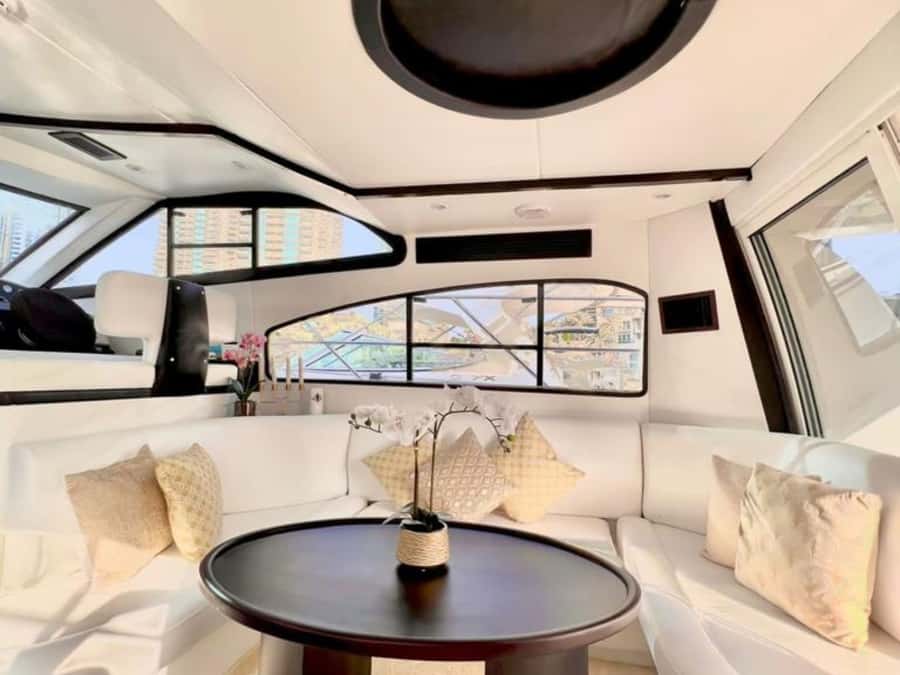 Dubai:Private Yacht with and Burj Al Arab Sightseeing. - A private yacht route through Dubai Marina to Burj Al Arab