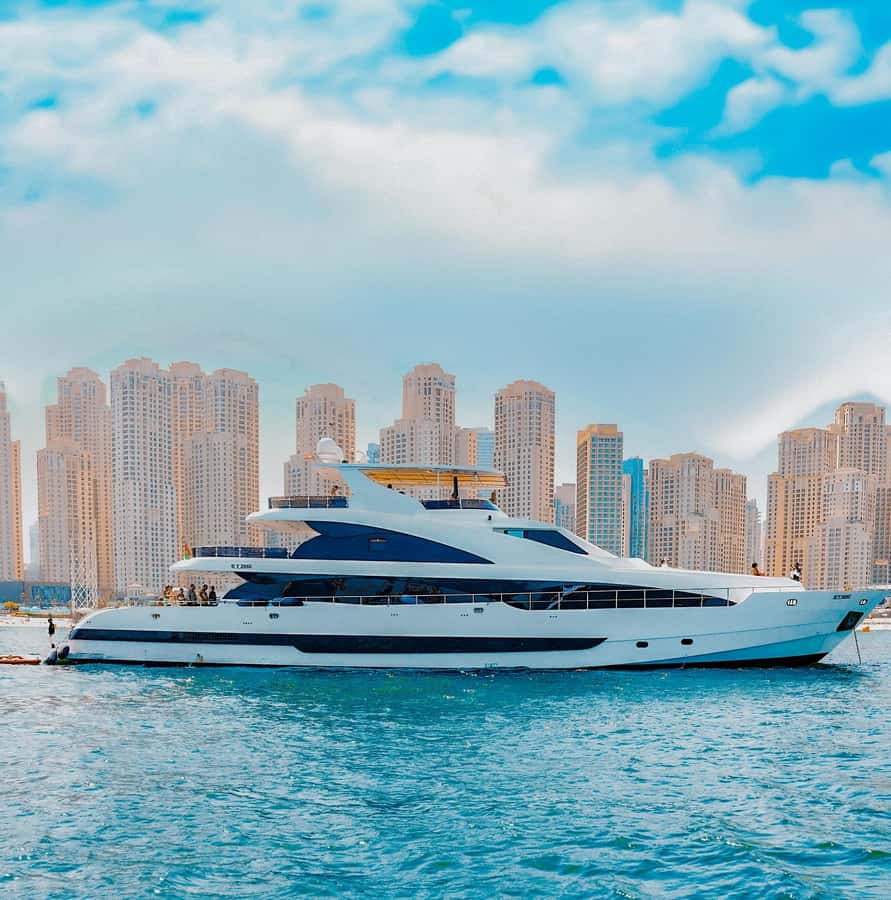 Dubai: Superyacht Experience with Live Music & Drinks - Entering a Dubai Superyacht the Right Way