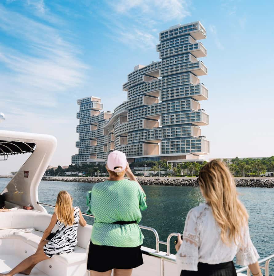 Dubai: Superyacht Experience with Live Music & Drinks - Mario Kart, WiFi, and the Small Details That Make It Feel Thoughtful
