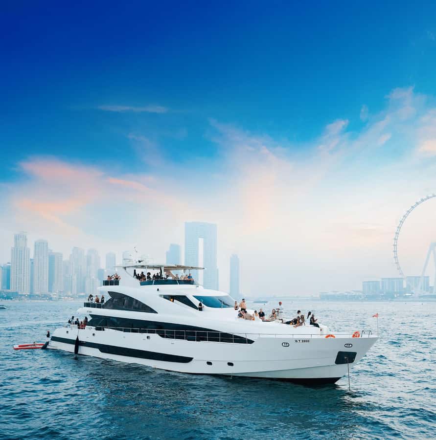 Dubai: Superyacht Experience with Live Music & Drinks - Your Day at Sea: Drinks, DJ, and the Best Views from Deck to Deck