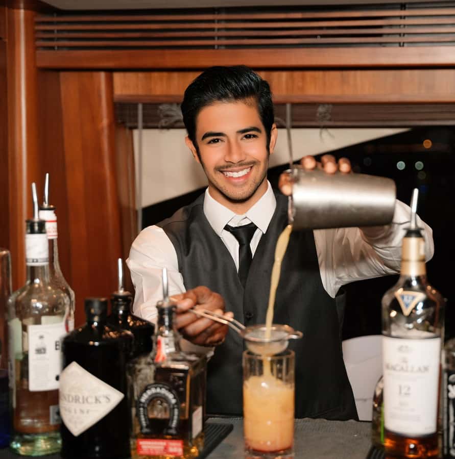 Dubai: Superyacht Experience with Party & Live DJ - Dinner, live pasta, and the snack rhythm (not just bar food)