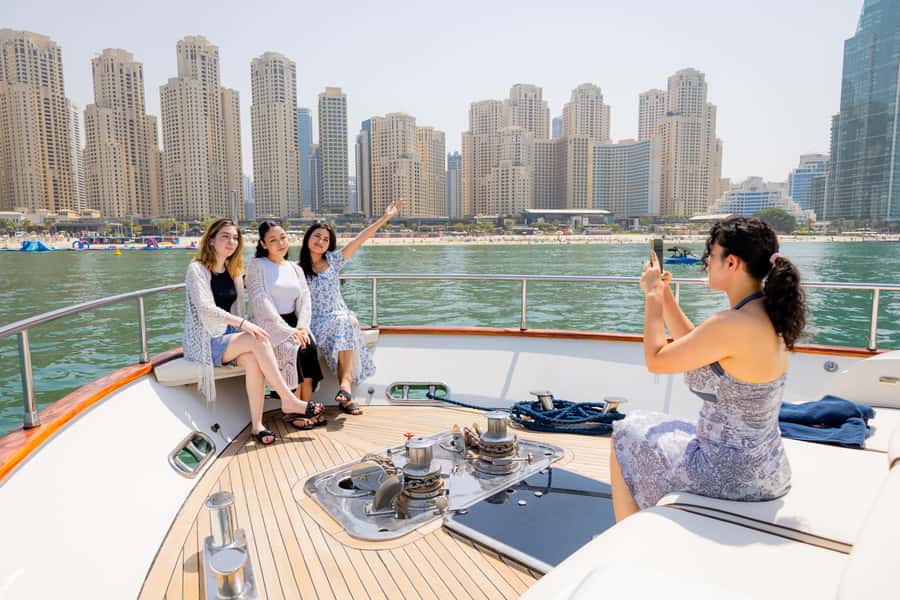 Dubai: The Luxury Yacht Tour with Live BBQ Option - Key highlights at a glance