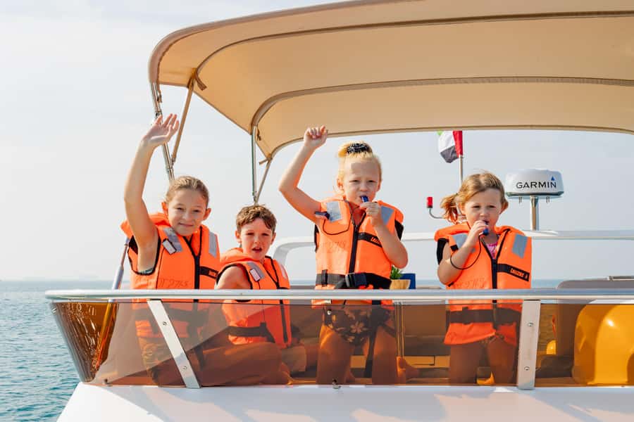 Dubai: Yacht Cruise with Swimming, Snorkeling and BBQ Lunch - Getting the Most From Photos and Views (Without Overthinking It)