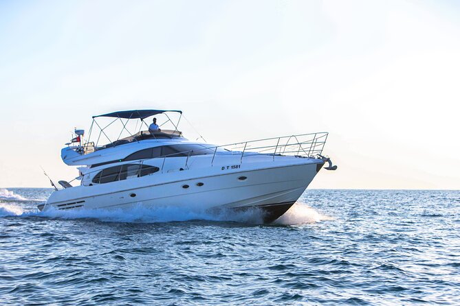 Dubai Yacht Rental - Book 58 ft Private Yacht up to 28 persons - The Etosha layout: why the space makes group time easier