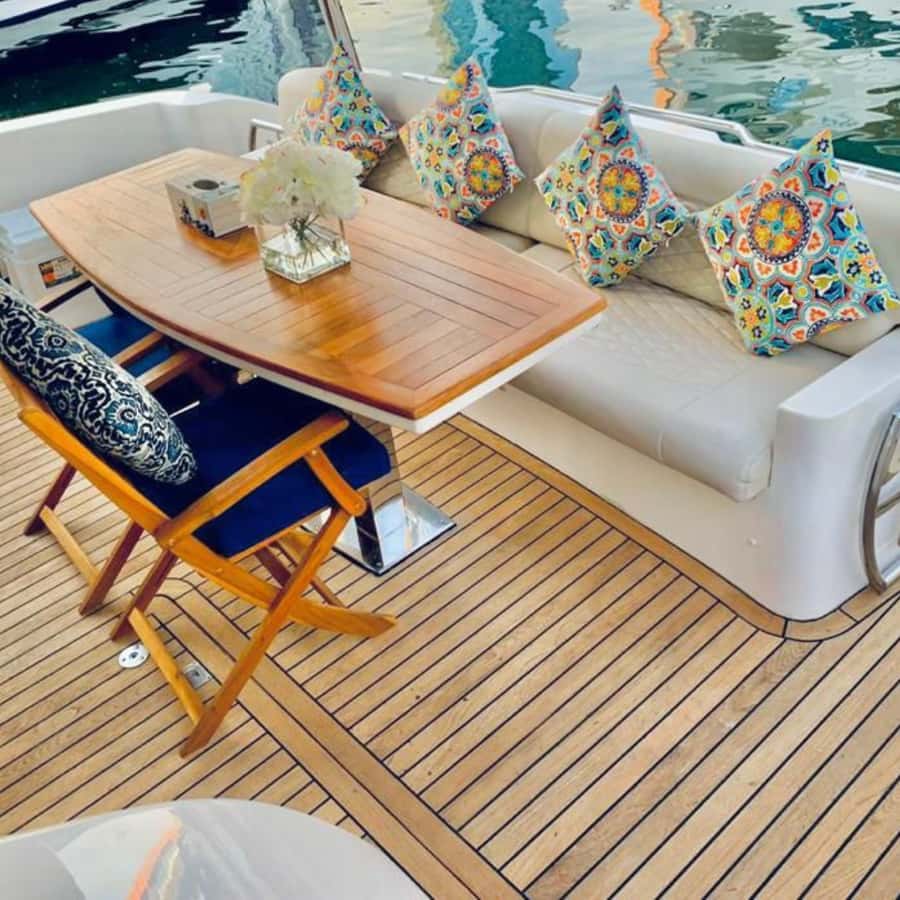 Dubai:Yacht Sightseeing with 30mins Jet-ski on Ain Dubai - Decorations for birthdays and milestones (and why this matters)