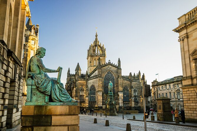 Edinburgh Shore Excursion: City Tour and Royal Yacht Britannia - Holyroodhouse: The 15-Minute Photo Stop You Should Plan For