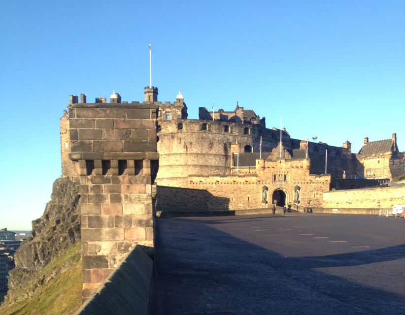 Edinburgh Shore Excursion: City Tour & Royal Yacht Britannia - Edinburgh Castle: the Stone of Destiny and the time squeeze