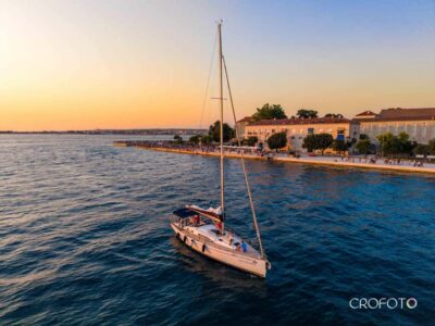Elegant Sunset cruise under sails,large yacht,full comfort - The 90-minute route: marina, old town turn, then city channel at sunset