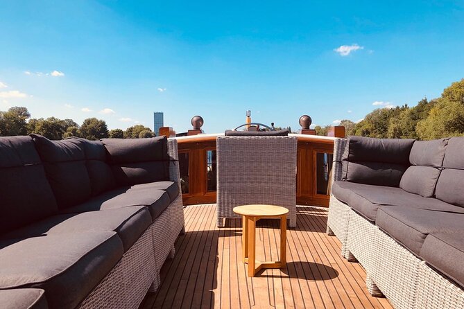 Evening aperitif tour aboard the motor yacht Fitzgerald - That Monumental Column and Observation Tower Moment