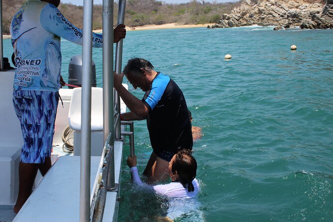 Exclusive 7 bays of Huatulco by Panga Boat or Yacht. - Bahia de Cacaluta: a movie-bay with a sky-shaped mystery