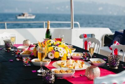 Exclusive Bosphorus Cruise - Luxury Yacht Experience in Istanbul - Istanbul’s Bosphorus bridges and forts: seeing control of the strait in one day