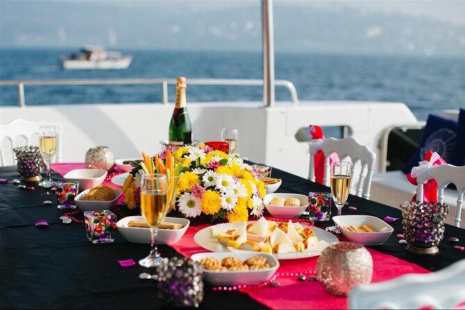 Exclusive Bosphorus Cruise - Luxury Yacht Experience in Istanbul - Istanbul’s Bosphorus bridges and forts: seeing control of the strait in one day