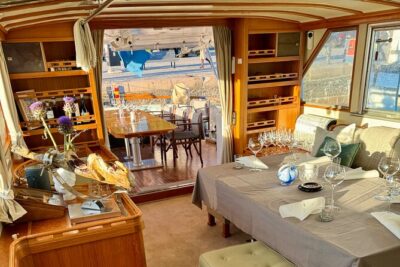 Exclusive Yacht Tour of Stockholm: sunset, dinner, lunch, cruise - Royal Palace and Royal Water Views on Stockholms Ström