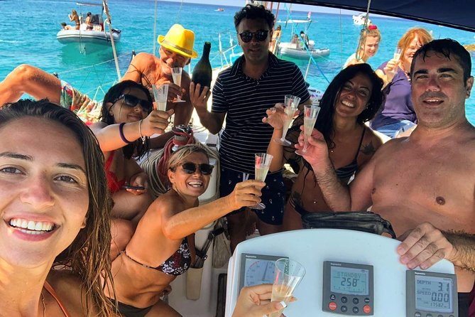 Excursion by Sailing Yacht - What’s included on board: snacks, drinks, snorkeling gear, and a restroom