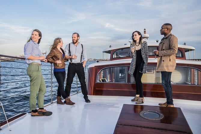 Fall Foliage Cruise on Yacht Full Moon from Chelsea Piers - From Chelsea Piers to the Hudson: what the ride setup feels like