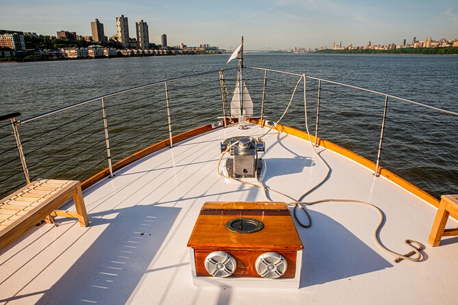 Fall Foliage Cruise on Yacht Full Moon from Chelsea Piers - Palisades, New Jersey: the part that often delivers the best color