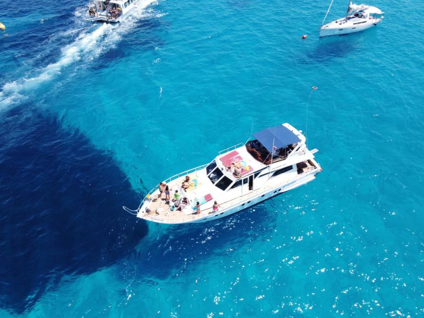 Favignana and Levanzo in relax with yacht Floen - Cala Azzurra swim stop and the welcome aperitif