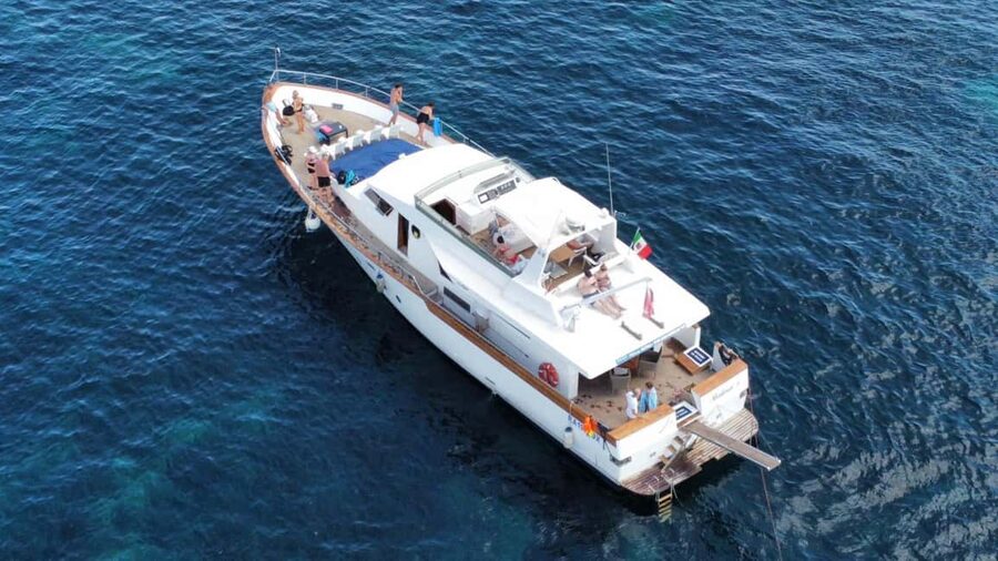 Favignana e Levanzo: tour condiviso Yacht Shalimar IV - From Trapani to the Egadi Islands: getting on Yacht Shalimar IV