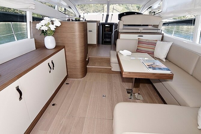 Fjordcruise - Luxury Yacht Arctic Queen - The Arctic Queen comfort plan: saloon warmth, warm suites, and the flybridge view