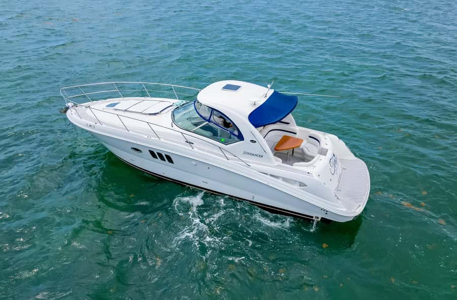 Fort Lauderdale: Private Yacht Cruise - Millionaire’s Row, Stranahan House, and Port Everglades from the water