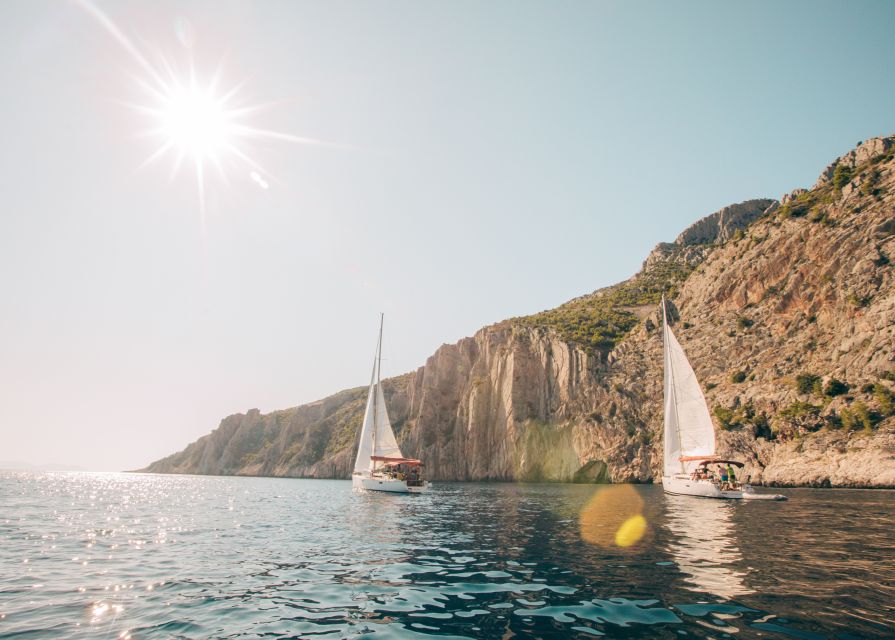 From Hvar: Boat Tour to Pakleni Islands on a Comfort Yacht - Getting to the boat in Hvar: keep it simple