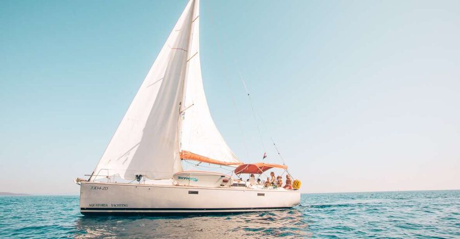 From Hvar: Boat Tour to Pakleni Islands on a Comfort Yacht - Hvar to the Pakleni: the 4-hour format that feels just right
