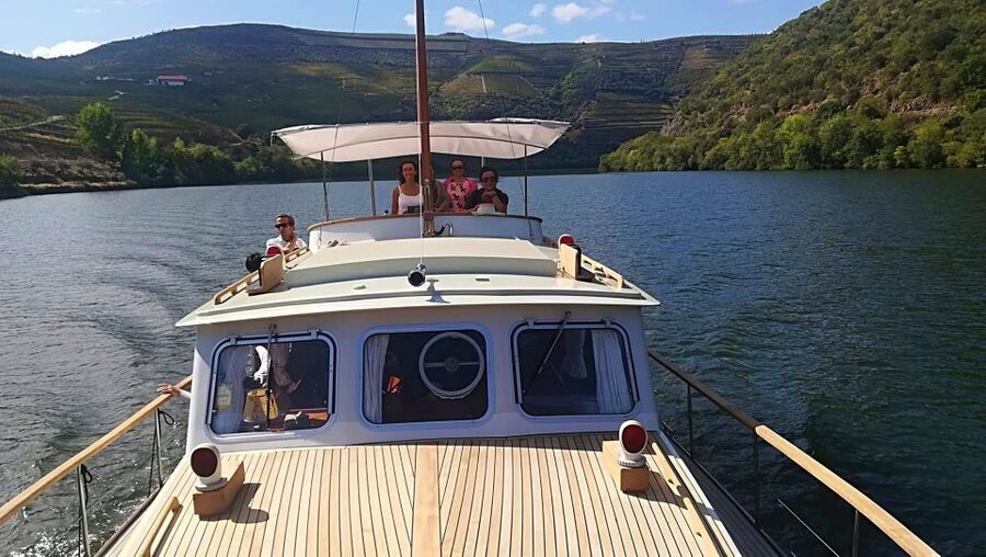 From Pinhão: Private Yacht Cruise along the Douro River - Ânima Durius and the Pinhão start: where the trip actually begins