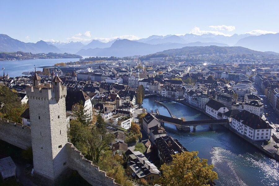 From Zurich: Day Trip to Lucerne with Optional Yacht Cruise - Old Town highlights: Chapel Bridge and Lion Monument
