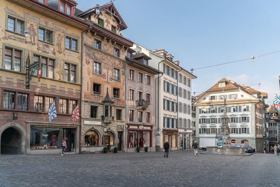 From Zurich: Day Trip to Lucerne with Optional Yacht Cruise - On the streets: crossing wooden bridges and pacing your own day