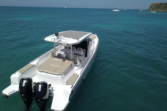Full-Day Private Luxury Yacht Tour in Anguilla - Stop One: Sandy Island and the sandbar restaurant moment