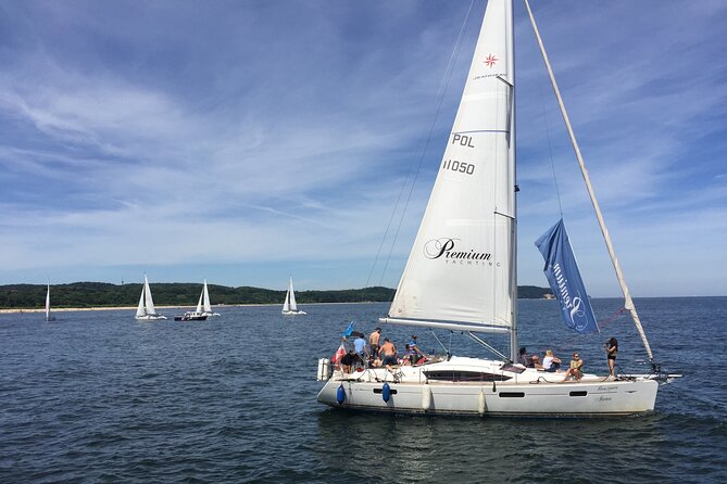 Gdańsk: Motlawa and Port yacht cruise with Welcome Drink - The Solidarity and shipyard story from the water