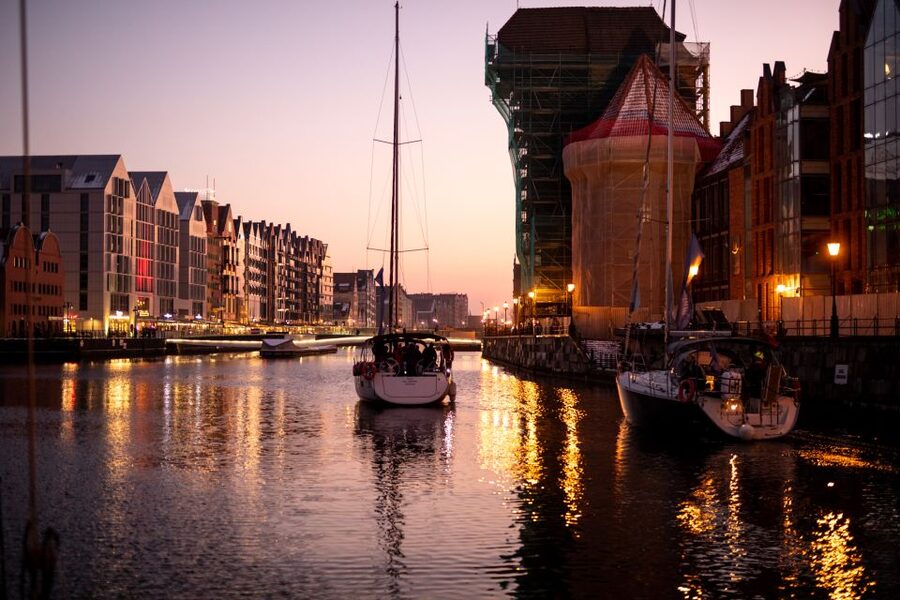 Gdańsk: Motlawa and Port yacht cruise with Welcome Drink - Should you book this cruise?