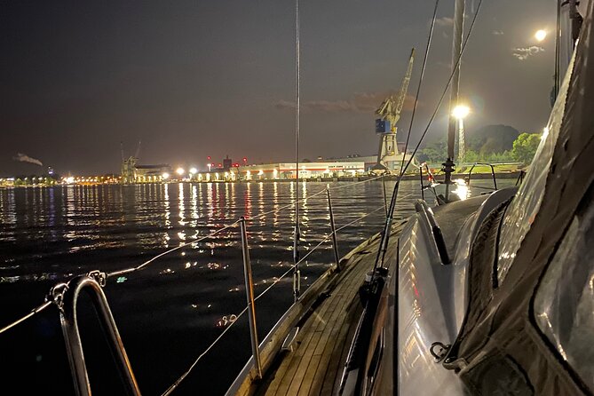 Gdansk: Scenic Evening Yacht Cruise with Welcome Drink - Key Points at a Glance
