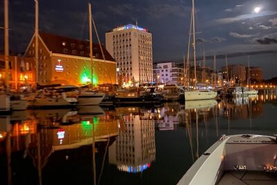 Gdansk: Scenic Evening Yacht Cruise with Welcome Drink - Getting On Board: Where You Meet and What You’ll Find