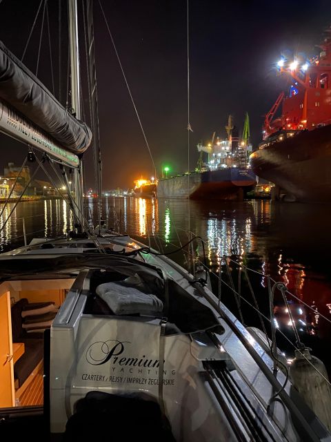 Gdansk: Scenic Evening Yacht Cruise with Welcome Drink - Prosecco or Mulled Wine: The Welcome Drink That Sets the Tone
