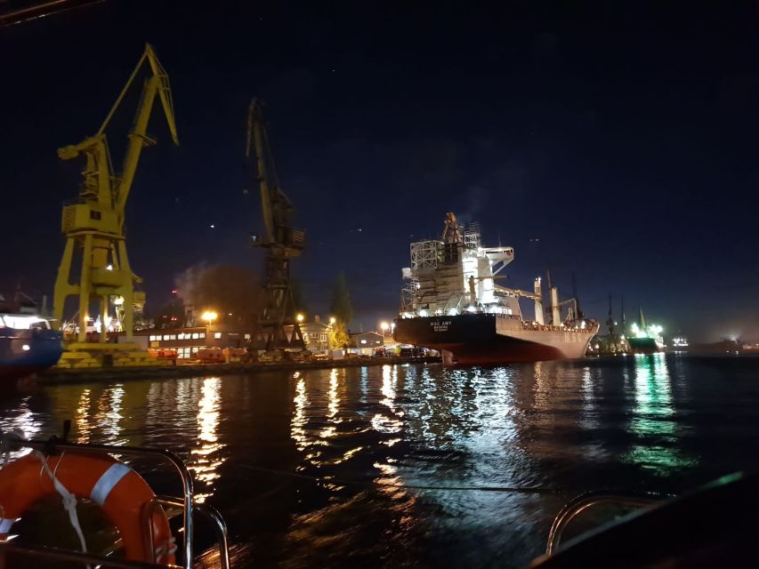 Gdansk: Scenic Evening Yacht Cruise with Welcome Drink - Guides, Commentary, and Getting the Most From the Narration