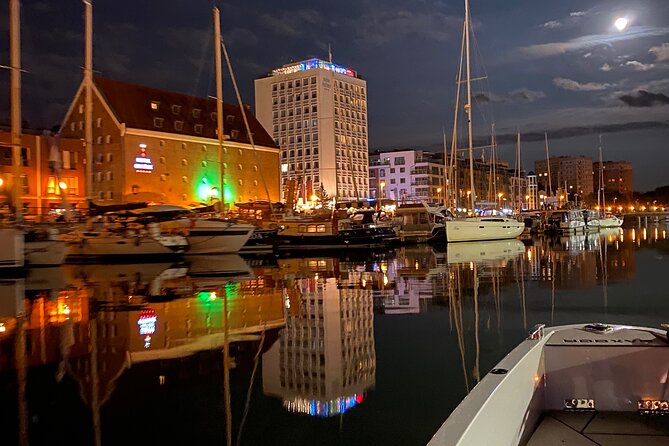 Gdansk: Scenic Evening Yacht Cruise with Welcome Drink - Getting On Board: Where You Meet and What You’ll Find
