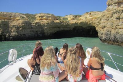 Girls Hen Algarve Yacht Charter - Timeless Moments in Vilamoura: where you meet and how the group works