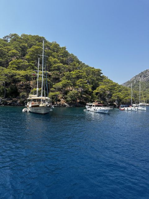 Gocek: Yacht Trip and 12 Island Full-Day Tour with Lunch - Akvaryum Koyu and the sunset-style pacing