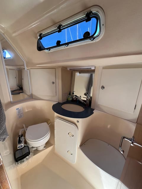 Golden Hour on Elegant Yacht: Sunset Tour in Lagos, Algarve - Golden Hour Yacht Highlights: what matters most