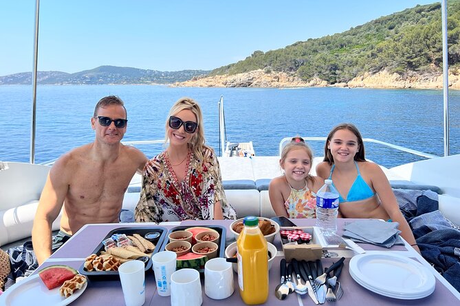 Half Day Private Yacht Charter on our Pershing 40 in Saint Tropez - The Golfe du Saint Tropez cruise: close-up views of the superyacht world