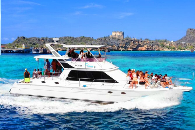 Half day private yacht cruise & snorkel - Caracas Bay shipwreck snorkel: how to enjoy the wreck stop without feeling rushed