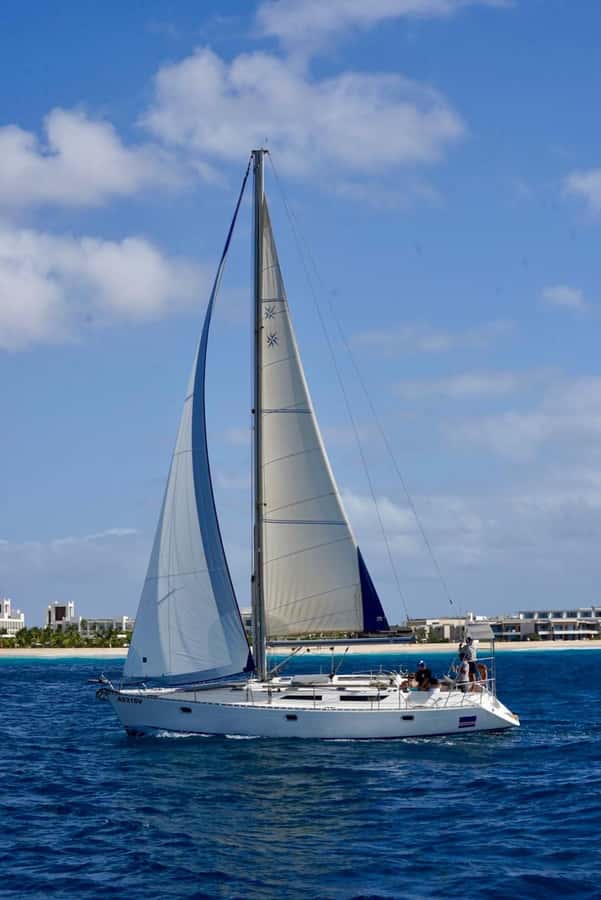 Half-Day Sailing Yacht Adventure in Sal Island - 3 hours - Languages and the crew: when communication matters