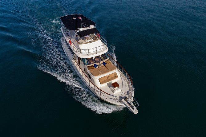 Hatteras 58-61' Luxury Yacht in Puerto Vallarta & Nuevo Nayarit - Snacks, an open bar, and the food that makes the day feel complete