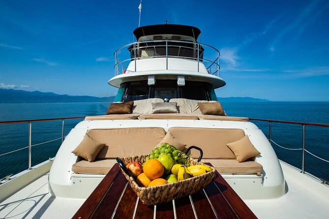 Hatteras 58-61' Luxury Yacht in Puerto Vallarta & Nuevo Nayarit - Price and value for a private group up to 15–20