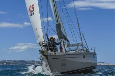 Hobart: Luxury Yacht Scenic Sailing Tour with Snacks - The 3-Hour Plan on the Derwent: How the Wind Changes Everything