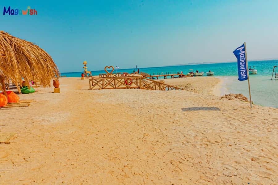 Hurghada: Elegance Yacht Cruise To Orange & Magawish island - Who runs the show: guides, organization, and the little things