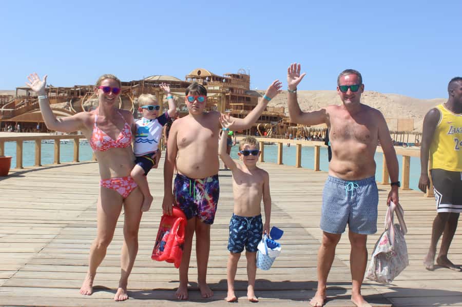 Hurghada: Elegance Yacht Cruise To Orange & Magawish island - Parasailing (5 minutes) for a view from above