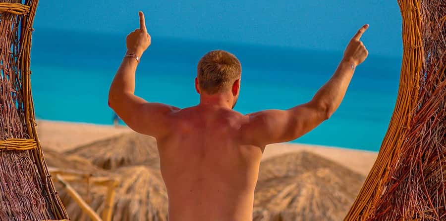 Hurghada: Paradise Island Yacht Cruise, Lunch & Snorkeling - Guided Snorkeling in Clear Red Sea Water (and How the Crew Helps)